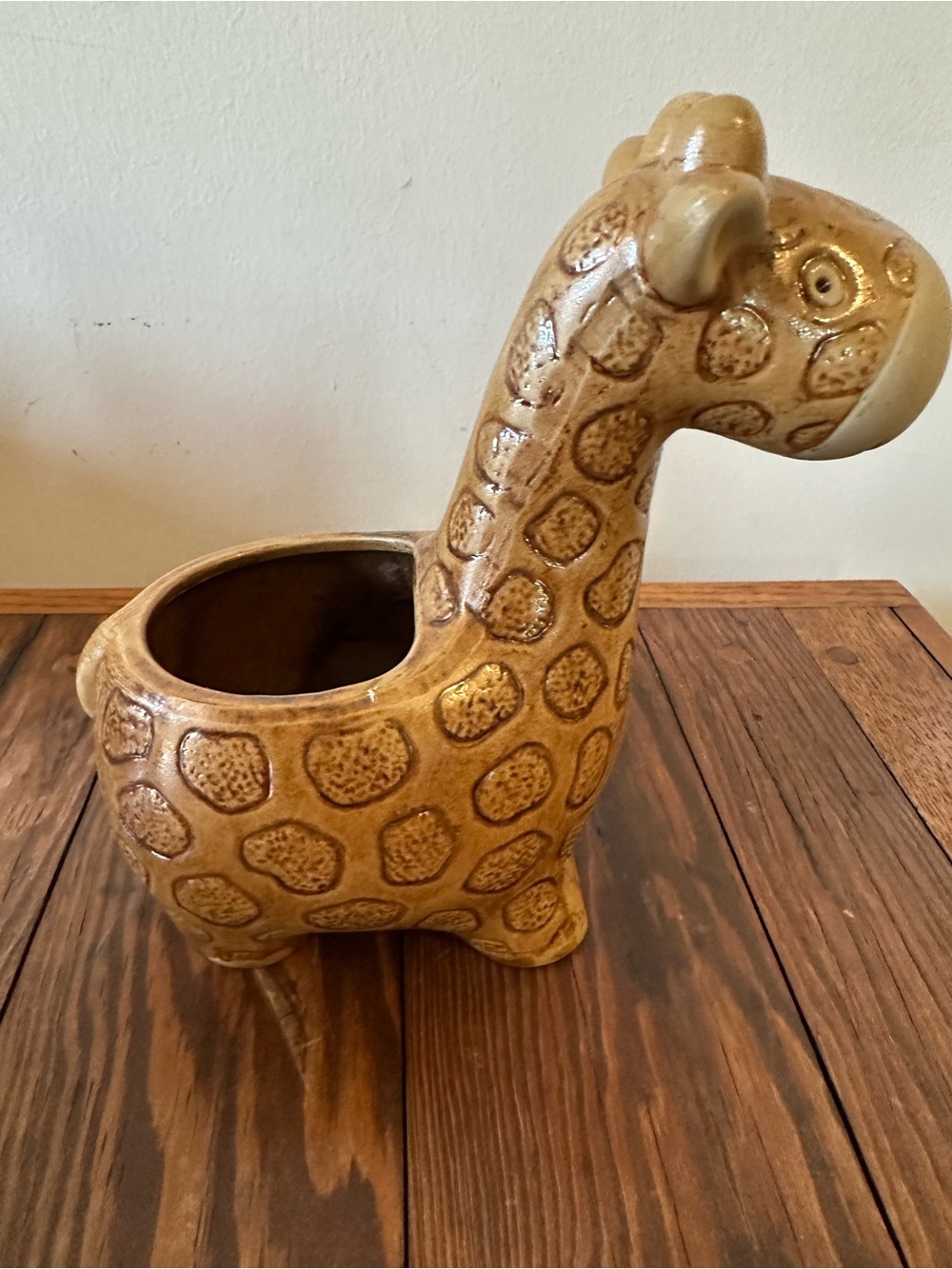 Giraffe Planter  in Honey Brown